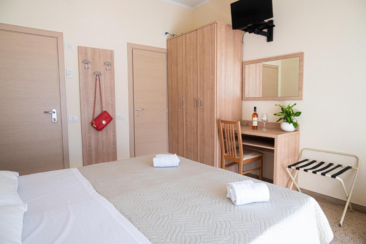 Hotel Cormoran Riccione Eksteriør billede
