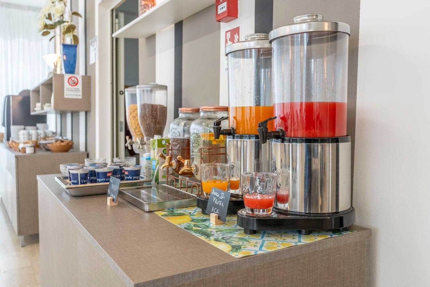 Hotel Cormoran Riccione Eksteriør billede