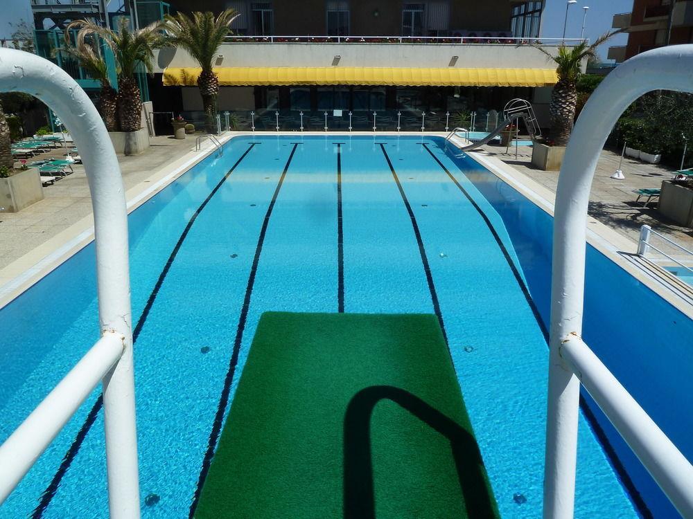 Hotel Cormoran Riccione Eksteriør billede